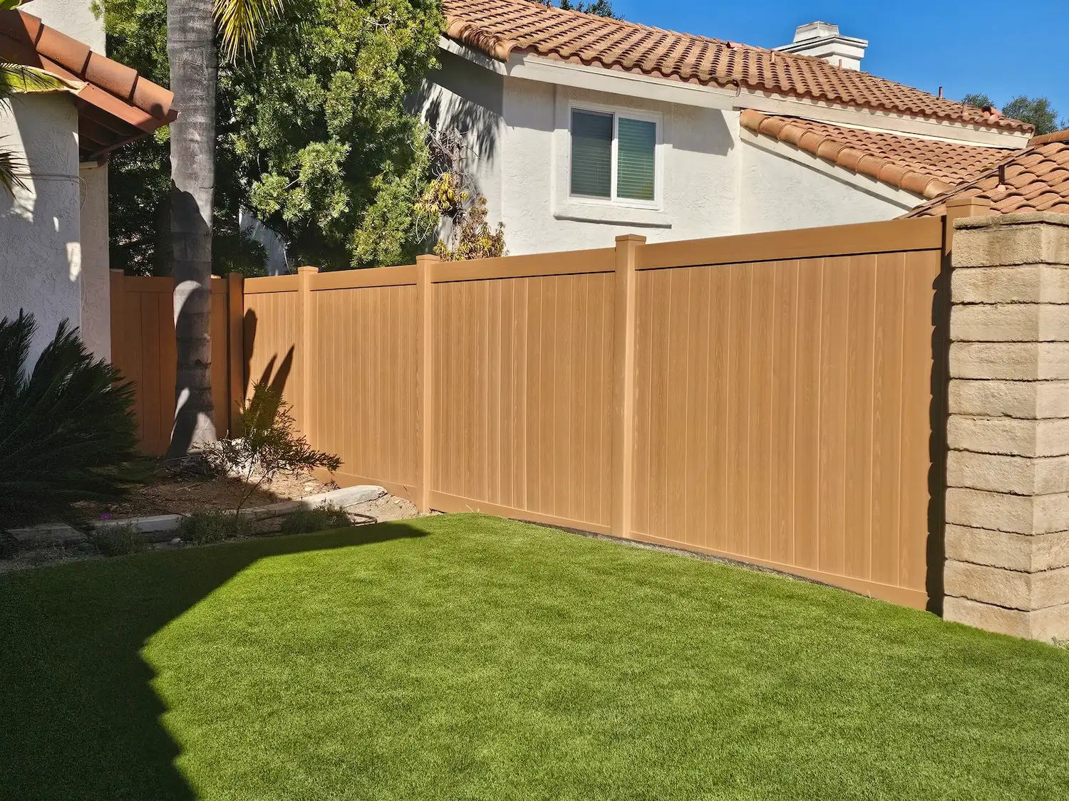 vinyl privacy fence installation for residential property in San Diego